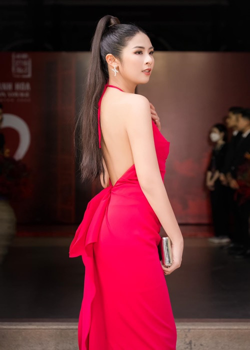 Sắc vóc gợi cảm của Ngọc Hân sau 12 năm đăng quang.