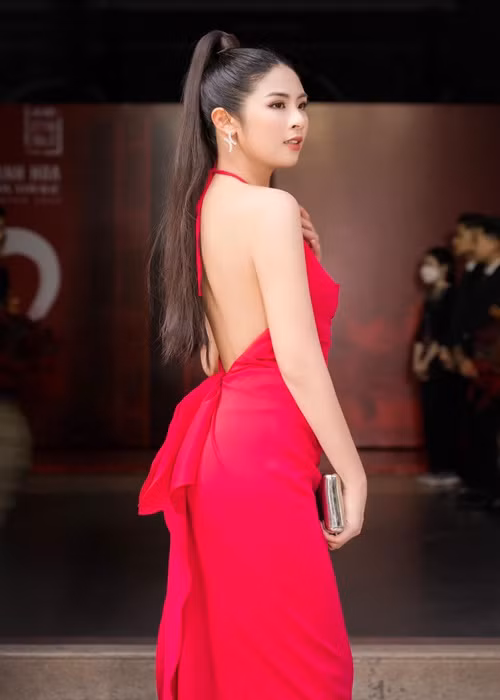 Sắc vóc gợi cảm của Ngọc Hân sau 12 năm đăng quang.