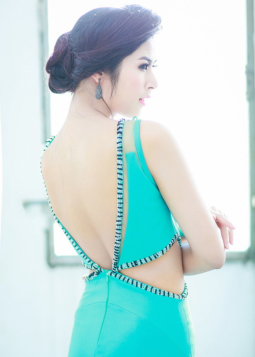 Ngọc Hân hiếm khi phô trọn vẻ đẹp hình thể.