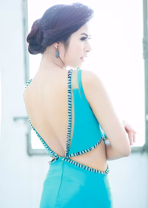 Ngọc Hân hiếm khi phô trọn vẻ đẹp hình thể.
