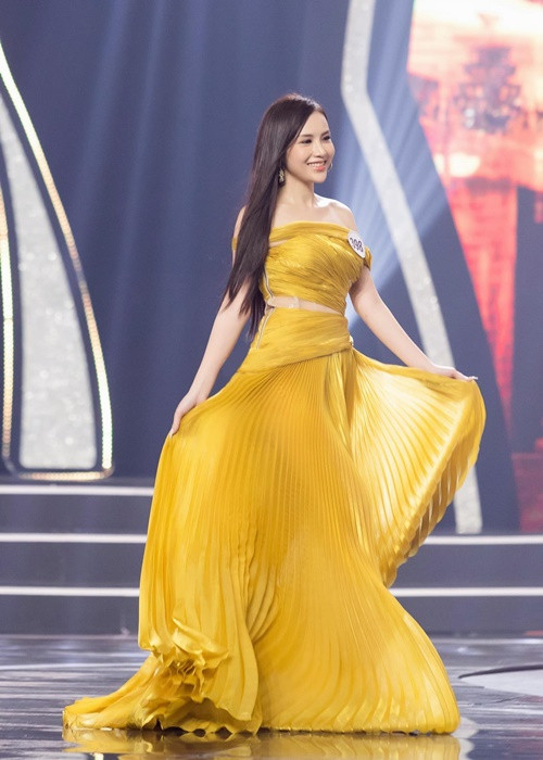 Chia sẻ với Tiền Phong, Anh Phương cho hay, trong tương lai cô không tham gia cuộc thi sắc đẹp nữa để tập trung phát triển sự nghiệp diễn xuất, ca hát.