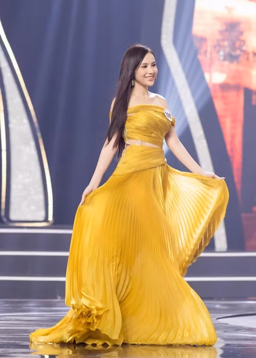 Chia sẻ với Tiền Phong, Anh Phương cho hay, trong tương lai cô không tham gia cuộc thi sắc đẹp nữa để tập trung phát triển sự nghiệp diễn xuất, ca hát.