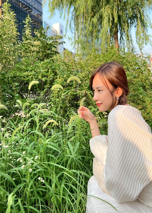 Cô vào top 10 Hoa hậu Du lịch Việt Nam toàn cầu 2021 và có mặt trong top 53 tiến vào vòng chung kết Miss Grand Vietnam 2022.