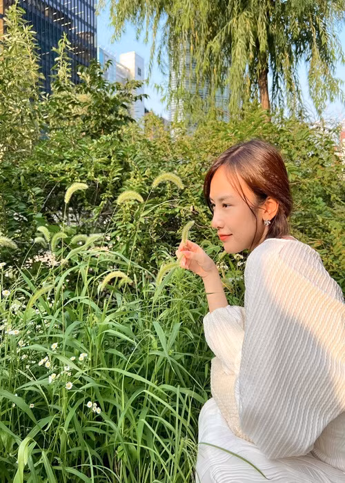 Cô vào top 10 Hoa hậu Du lịch Việt Nam toàn cầu 2021 và có mặt trong top 53 tiến vào vòng chung kết Miss Grand Vietnam 2022.