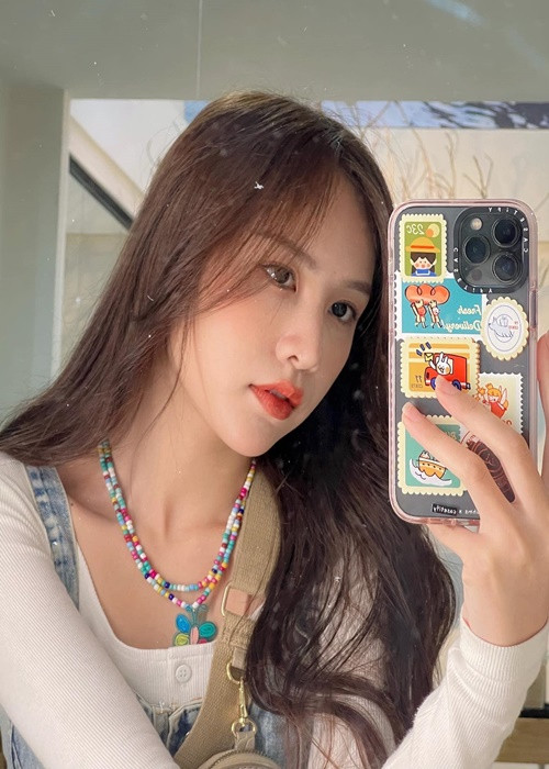 Năm 2021, cô đóng vai phụ trong bộ phim truyền hình "Anh có phải đàn ông không".