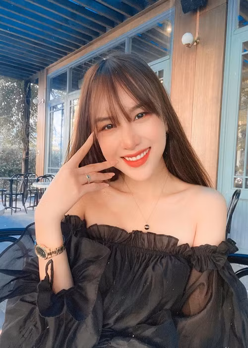 Nụ cười tỏa nắng của Anh Phương khiến nhiều chàng trai "cảm nắng".