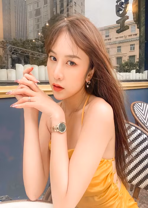 Nữ diễn viên sở hữu gương mặt khả ái, thanh tú.