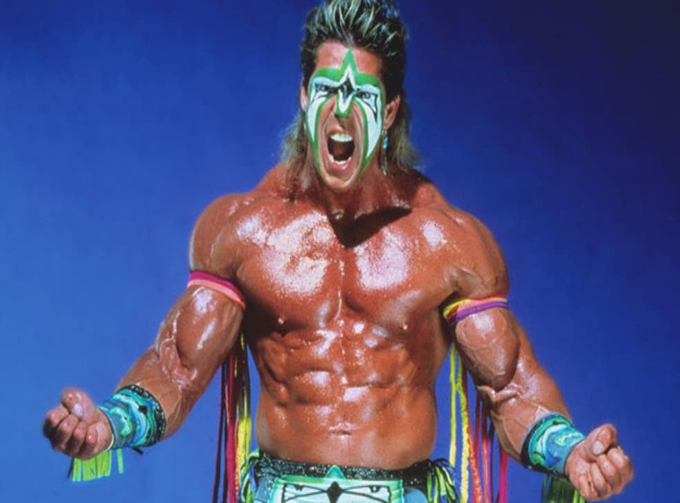 7. The Ultimate Warrior: The Ultimate Warrior là một huyền thoại đô vật của WWE, nhưng ông lại qua đời vào tuổi 54 ngày 08/04/2014, ông mất chỉ 3 ngày sau khi được đề cử vào đại sảnh danh vọng của WWE. Được biết, ông đã ôm lấy ngực và ngã gục ngay cạnh vợ, bên ngoài một khách sạn. Xe cấp cứu có mặt ngay tức thì đưa ông đến bệnh viện, nhưng các bác sĩ không thể làm gì hơn. Đáng chú ý, một ngày trước khi chết, đô vật huyền thoại có nói “Không có tài năng WWE nào tự mình trở thành huyền thoại. Có khi họ phải trả giá bằng nhịp đập cuối cùng, hơi thở cuối cùng”.