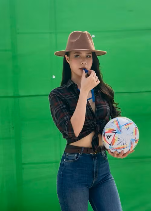 Nguyễn Hoàng Bảo Châu đảm nhận vai trò dẫn dắt chương trình "Nóng cùng World Cup 2022".