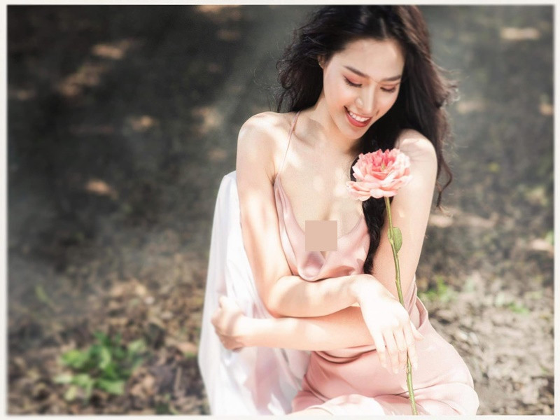 Bảo Châu kín tiếng về chuyện tình cảm. Hồi năm 2021, chia sẻ trên Tiền Phong, nữ ca sĩ bật mí mẫu bạn trai lý tưởng là người thông minh, tài giỏi, thấu hiểu và biết tôn trọng đối phương.