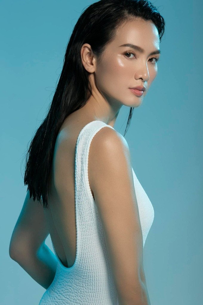 Cô cũng là một trong những mỹ nhân được khen trẻ lâu của làng mốt Việt. Đường nét gương mặt không thay đổi nhiều sau 2 thập kỷ làm nghề (Ảnh: Facebook nhân vật).