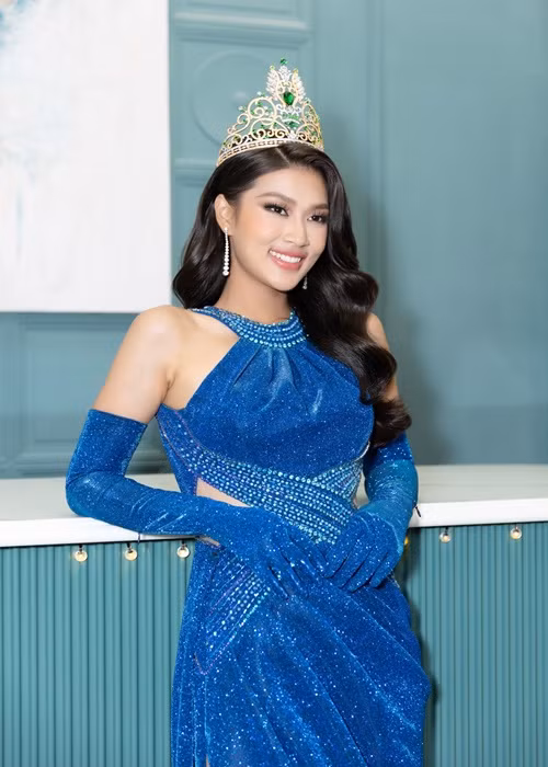 Trả lời Dân Trí, Thiên Ân cho biết, cô rất buồn khi đọc những bình luận tiêu cực. "Đọc những bình luận tiêu cực, tôi buồn chứ, nhưng nếu chỉ mình tôi đón nhận những điều tiêu cực đó thôi thì không sao. Tôi không muốn những người yêu quý mình và đặc biệt là các nhãn hàng cũng bị ảnh hưởng sau vụ việc lần này", cô nói. Ảnh: FBNV