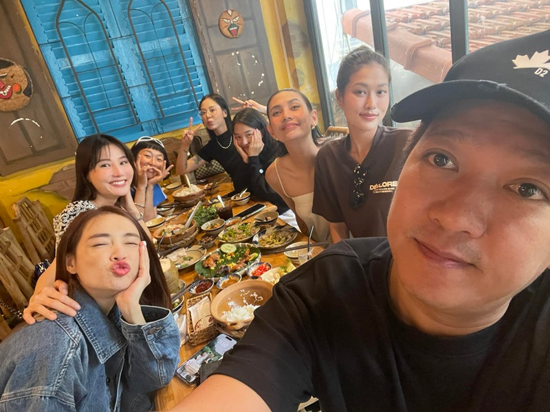 Nàng hậu thưởng thức bữa ăn cùng Võ Hoàng Yến, Diễm My 9X, Trang Hý, Thùy Anh. Ảnh: Instagram