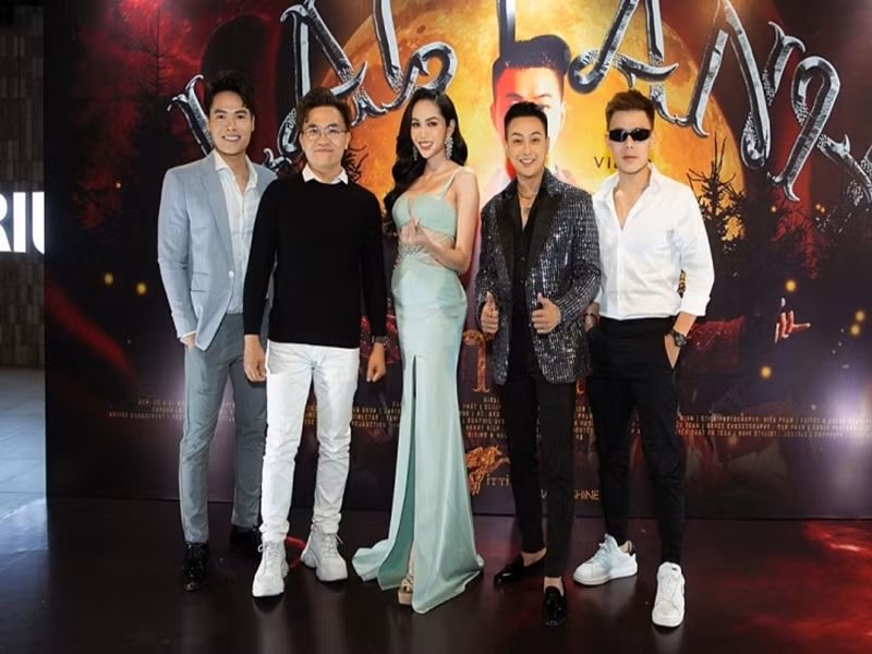 MV của TiTi có kinh phí lên đến 1 tỷ đồng. Được đầu tư "khủng" nhưng sản phẩm âm nhạc của TiTi không gây được tiếng vang. Trên Youtube, MV "Lạc cảnh" chỉ đạt hơn 800 nghìn lượt xem. Ảnh: Thế giới điện ảnh