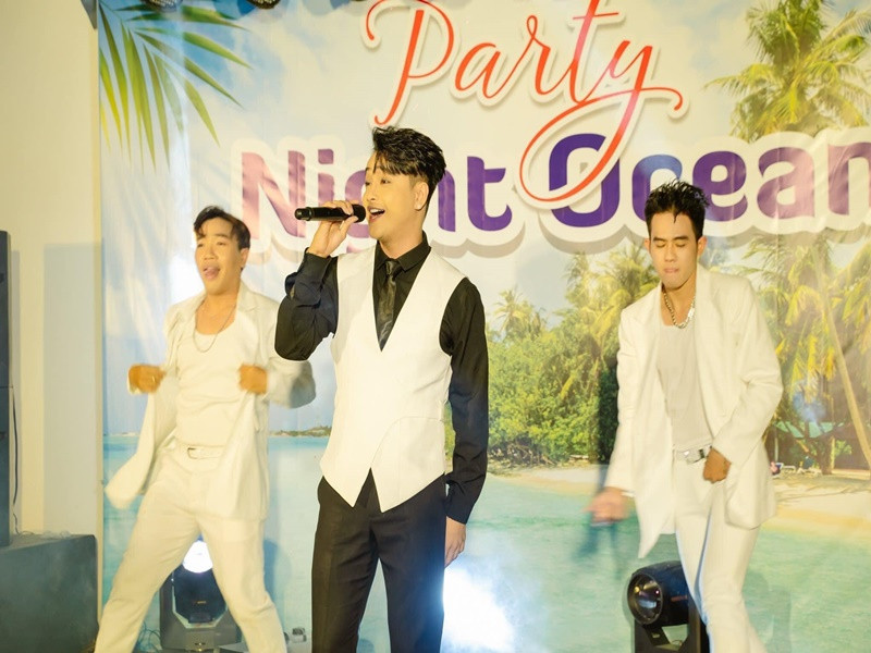 Theo TiTi, khi rời nhóm HKT, anh phải bắt đầu lại từ đầu. Ảnh: FBNV