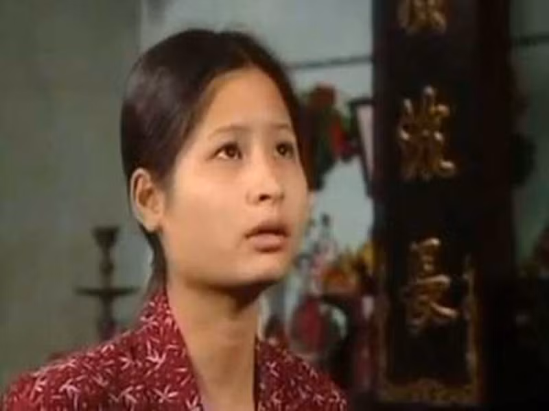 Thanh Giang vào vai Đào - người yêu của Tùng, con gái ông Hàm. Ngoài "Đất và người", cô còn tham gia phim "Cỏ lông chông", "Hương đất". Sau khi lập gia đình, Thanh Giang rút khỏi làng giải trí. Ảnh: VTC