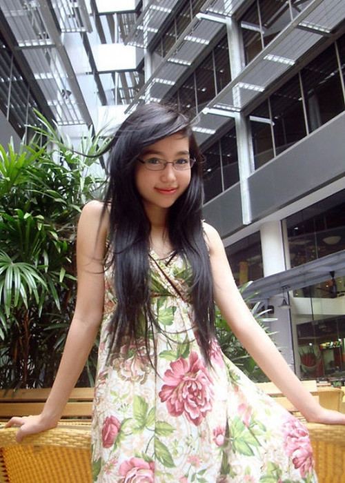 Elly Trần lấn sân sang làm diễn viên. Năm 2010, cô đóng phim Thái Lan có tên “That sounds good - Rao song sam khon”. Ảnh: Giáo dục Việt Nam