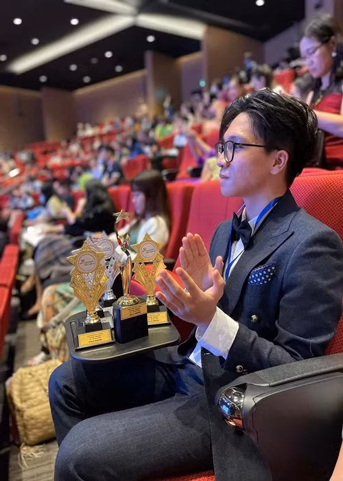 Con trai Trọng Tấn năm nay 18 tuổi.