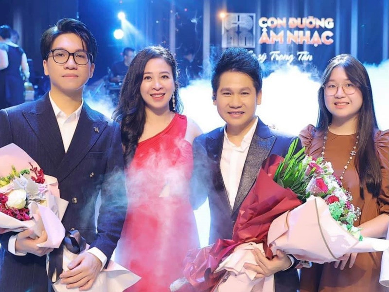 Sau khi lập gia đình, bà xã Trọng Tấn kinh doanh, trở thành hậu phương vững chắc cho chồng thăng hoa trong âm nhạc.