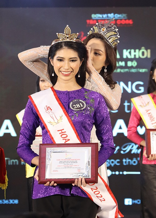 Lê Thị Kiều Nhung vừa giành vương miện Hoa khôi Nam Bộ 2022. Ảnh: Vietnamnet