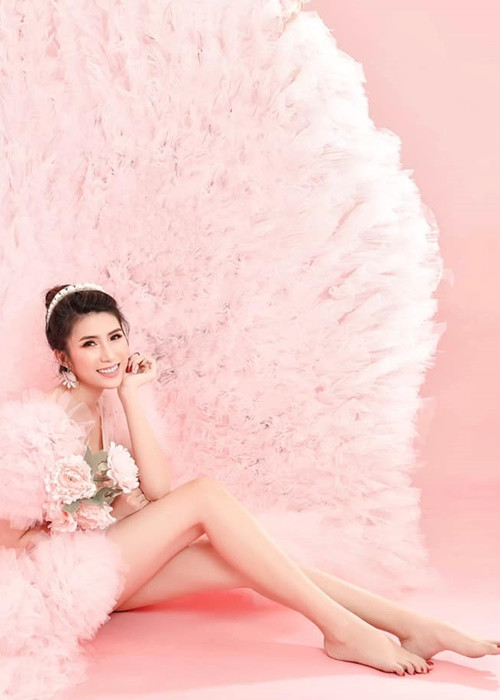 Chân dài đến từ Trà Vinh hiện tại theo đuổi công việc người mẫu. Ảnh: FBNV