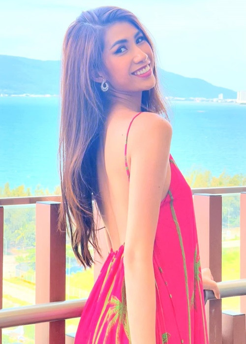 Ở đời thường, tân Hoa khôi Nam Bộ theo đuổi hình ảnh trẻ trung, gợi cảm. Ảnh: FBNV