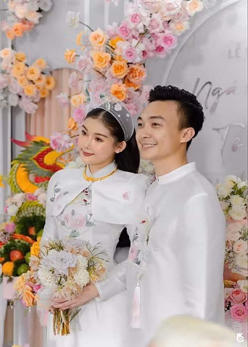 Theo Tô Ny, Ngân Anh đã rất nỗ lực để tạo nên giá trị cho bản thân. “Nếu như khi ấy Ngân Anh không chọn đi học mà chọn con đường khác, có thể đã không có cô ấy của hiện tại”, nam MC nói. Ngoài ra, Tô Ny nhận ra bà xã là người mạnh mẽ, xứng đáng có được hạnh phúc.