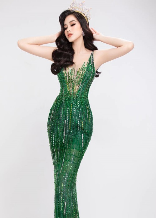 Thời điểm giành vương miện, Đỗ Thị Hà cao 1m75, có số đo ba vòng 80-60-90 cm, là sinh viên Đại học Kinh tế Quốc dân Hà Nội. Nhờ danh hiệu Hoa hậu Việt Nam 2020, người đẹp gốc Thanh Hóa nổi tiếng chỉ sau một đêm. Ảnh: FBNV