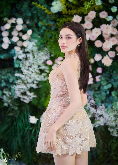 Hoa hậu Việt Nam 2020 khá kín tiếng về chuyện tình cảm. Trong cuộc phỏng vấn với Vietnamnet hồi tháng 1/2022, cô cho biết, cô độc thân nhưng không “cài then, khóa chốt” lòng mình. Đối với cách tiếp cận, Đỗ Thị Hà đề cao sự chân thật. Ảnh: FBNV