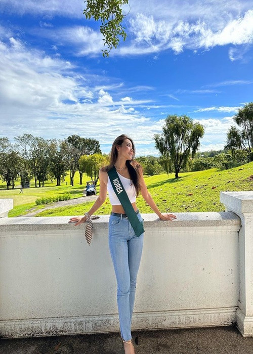 Choi Mina Sue sinh năm 1999, sở hữu chiều cao 1m73. Cô là Á hậu 1 cuộc thi Hoa hậu Hàn Quốc 2021. Với 4 huy chương, Choi Mina Sue là đối thủ đáng gờm của nhiều thí sinh Hoa hậu Trái đất năm nay. Ảnh: Instagram