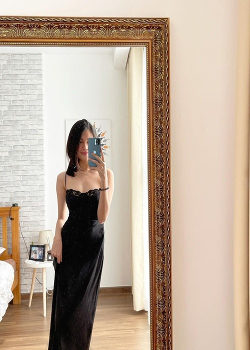 Người đẹp sinh năm 1996 đang theo đuổi công việc dẫn chương trình.