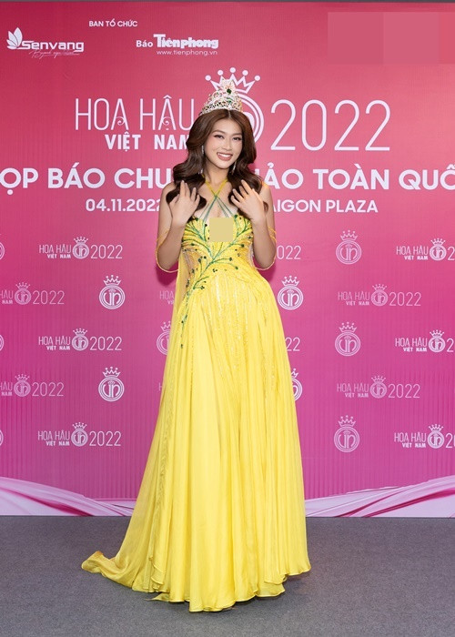 Đoàn Thiên Ân cũng góp mặt trong họp báo. Đây là một trong những sự kiện đầu tiên mà nàng hậu tham gia sau khi lọt top 20 Hoa hậu Hòa bình Quốc tế 2022.
