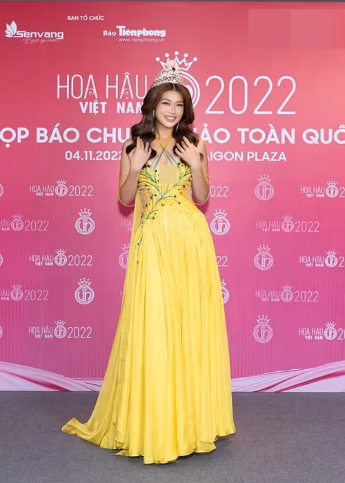 Đoàn Thiên Ân cũng góp mặt trong họp báo. Đây là một trong những sự kiện đầu tiên mà nàng hậu tham gia sau khi lọt top 20 Hoa hậu Hòa bình Quốc tế 2022.