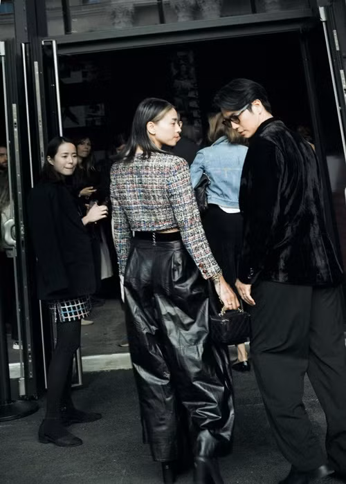 Trong chuyến du lịch nước ngoài, Ngô Thanh Vân và Huy Trần cùng tham dự một show thời trang quốc tế.