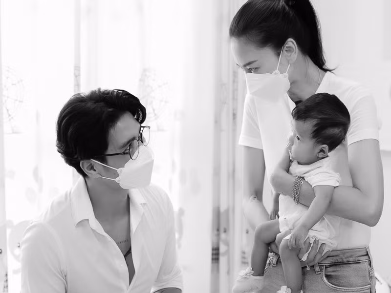 Trước đó, Ngô Thanh Vân rủ Huy Trần cùng làm từ thiện sau chuyến du lịch. "Chồng ơi, mình về rồi thì lại tiếp tục cùng vợ và sứ mệnh cứu các em nhé! Huy Trần", nàng đả nữ viết trên trang cá nhân.