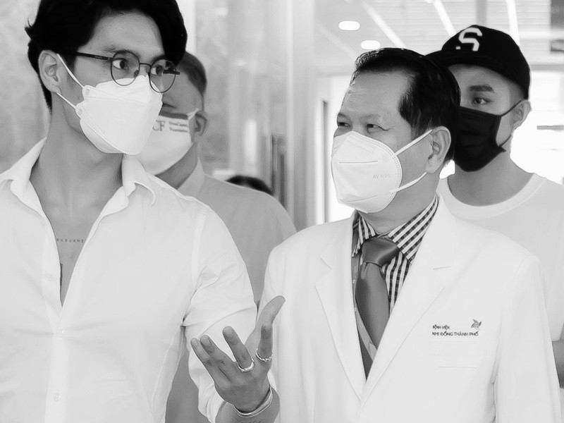 Huy Trần chia sẻ, sau 6 tháng du lịch thế giới, anh và vợ trở lại với công tác thiện nguyện.