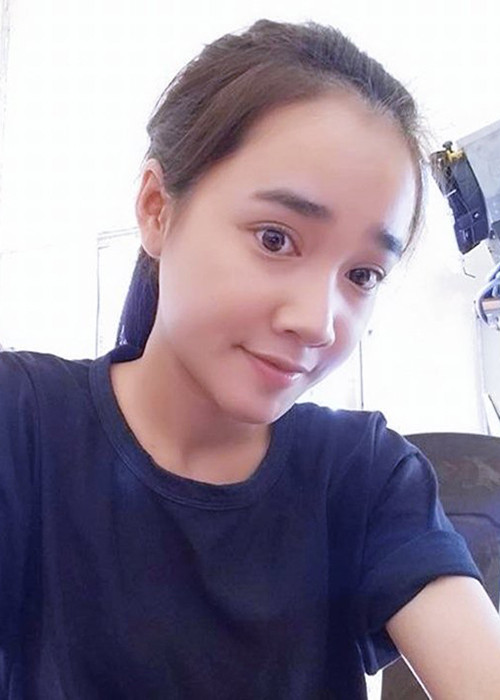 Khi không son phấn, da mặt của Nhã Phương vẫn căng bóng, mịn màng. Nữ diễn viên dành nhiều thời gian chăm sóc da mặt để tự tin khoe mặt mộc. Ảnh: FBNV