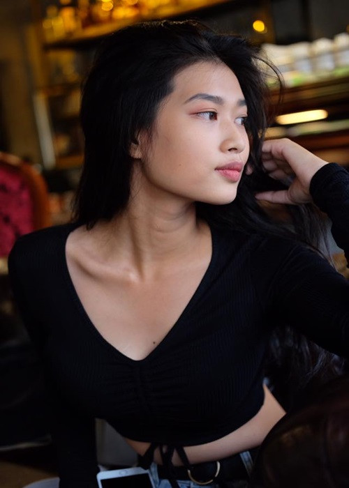 Khi Đoàn Thiên Ân không trang điểm, khó tìm thấy khuyết điểm về làn da của nàng hậu. Ngoài ra, chỉ cần trang điểm nhẹ, cô cũng đủ thu hút. Ảnh: FBNV