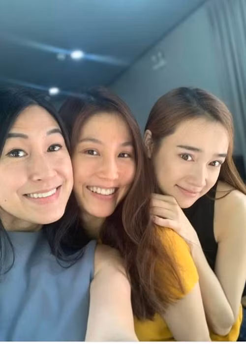 Diễm My 9X đọ mặt mộc với Nhã Phương và Kathy Uyên. Cả ba còn công khai ảnh chụp không chỉnh sửa. Ảnh: Dân Trí