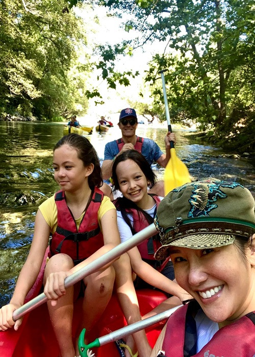 Hồng Nhung và Gerhard Heusch biết nhau 13 - 14 năm trước. Tuy nhiên, thời gian đó, cả hai chỉ là bạn đúng nghĩa. Sau này, Hồng Nhung và Gerhard Heusch mới hẹn hò. Cả hai là chỗ dựa của nhau về mặt tinh thần.