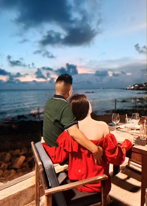 Sau 3 năm cưới, có một con chung, vợ chồng Bảo Thy vẫn mặn nồng như ngày mới yêu.