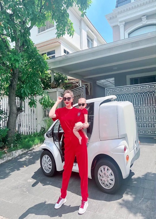 Bảo Thy tìm hiểu rất kỹ các sản phẩm chăm sóc và đồ dùng cho con.