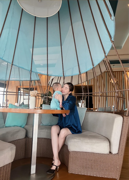 Vì đã lập gia đình, nữ ca sĩ chỉ nhận lời biểu diễn của show nào phù hợp với mình.