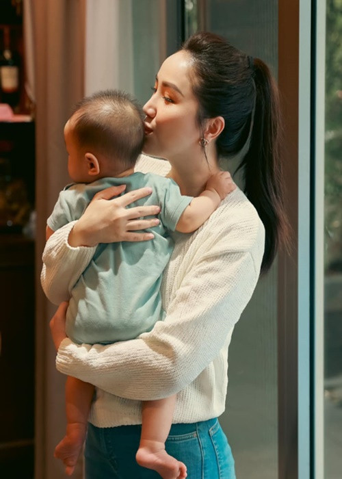 Sau khi lập gia đình, nữ ca sĩ dành nhiều thời gian cho gia đình.