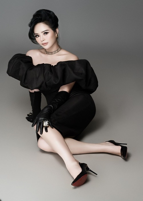 Ở phiên tòa giải quyết ly hôn, Lại Hương Thảo đồng ý với thỏa thuận sẽ ở cùng con trai đến 5 tuổi, sau đó giao lại quyền nuôi con cho bố của bé. Tuy nhiên, chồng cũ của Lại Hương Thảo thông báo con trai sẽ cùng sang nhà mới sinh sống từ tháng 7/2020. Ảnh: VTC