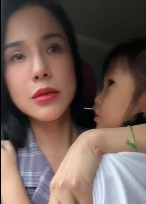 Không chỉ đòi đón con gái, chồng cũ Diệp Lâm Anh còn tới trường con trai của hai người, đón cậu nhóc về trước mà không được sự cho phép của Diệp Lâm Anh. Ảnh: Yan