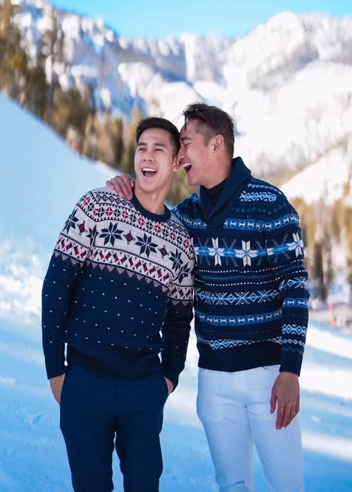 Người bạn đời của Hồ Vĩnh Khoa là Rhonee Rojas - Nam vương Thái Lan 2011, mang trong người 5 dòng máu (Trung Quốc, Mỹ, Philippines, Tây Ban Nha, Thái Lan).