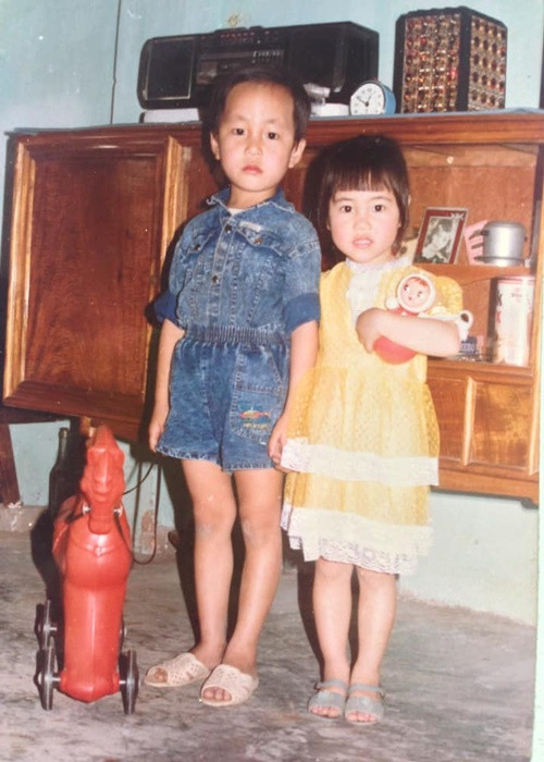 Bạch Lan Phương đăng tải hình ảnh ngày nhỏ sở hữu chiếc cằm nhỏ xinh để phủ nhận tin đồn gọt hàm, độn cằm.