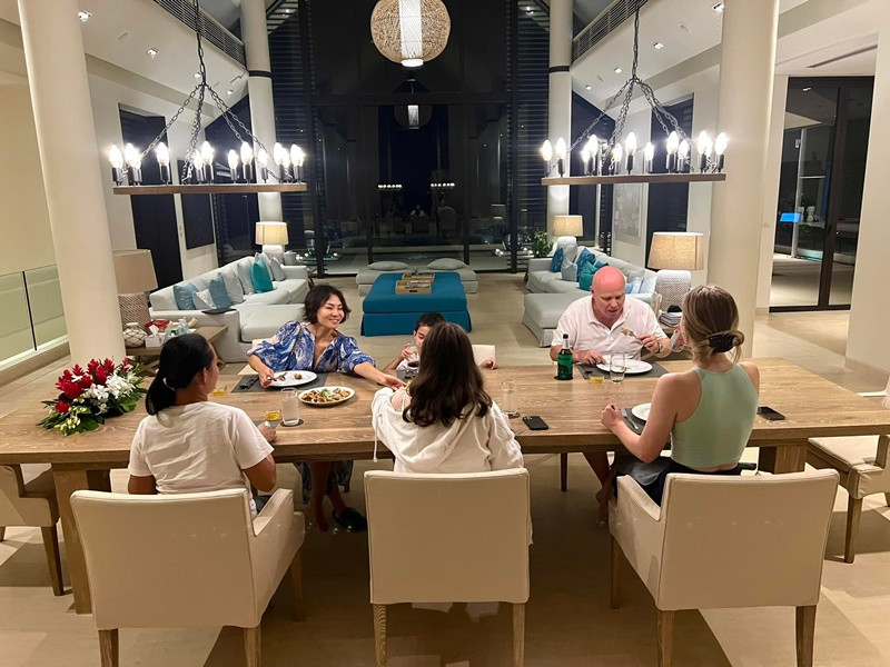 Từ năm 2020, Thu Minh sang Singapore cùng ông xã doanh nhân người Hà Lan và con trai.