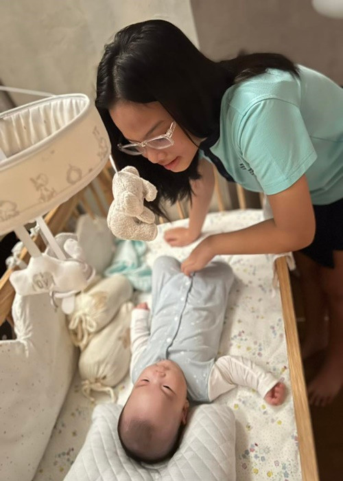 Tuệ Lâm rất yêu thương hai em gái. Ảnh: FBNV